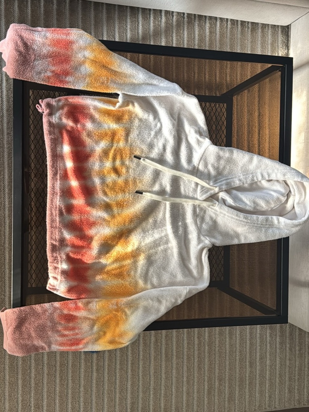 Feat cropped hoodie